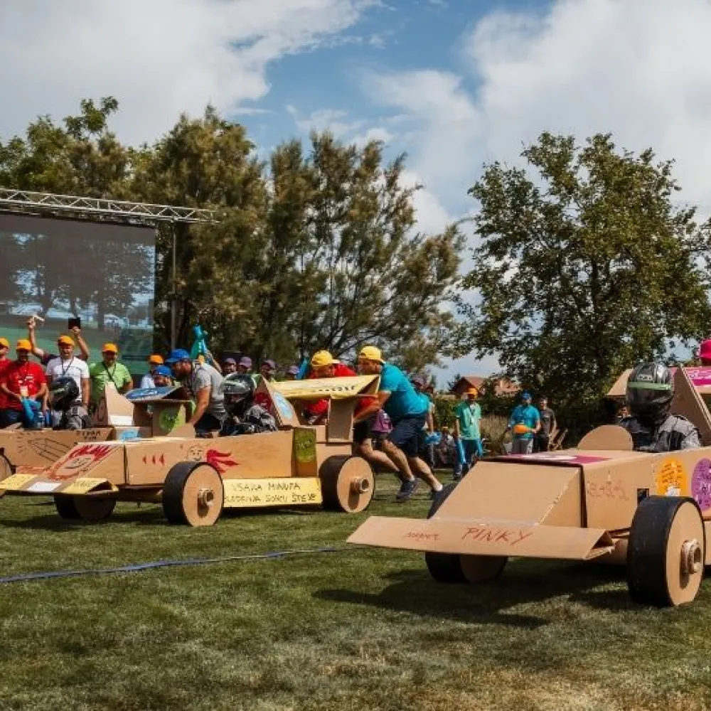 Participants racing with their formulas