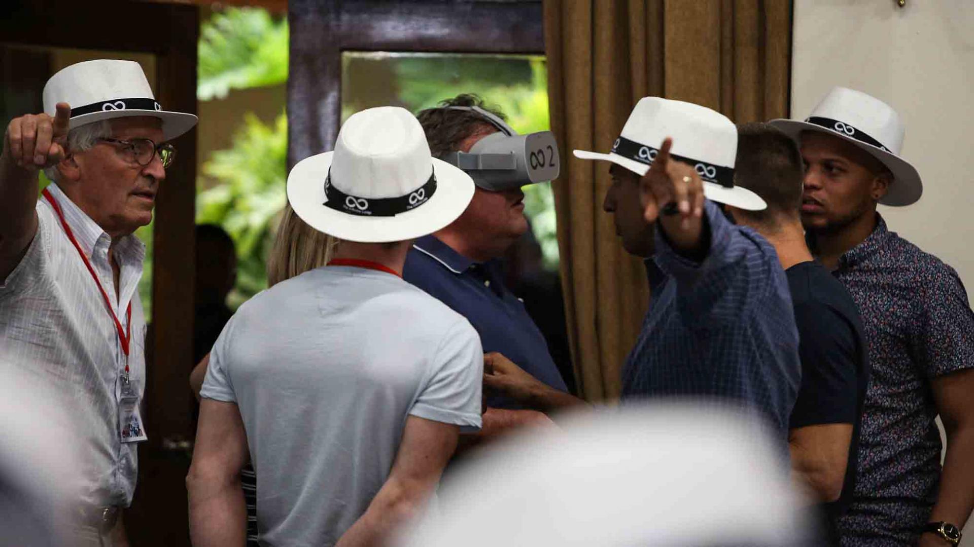 infinite loop VR team building